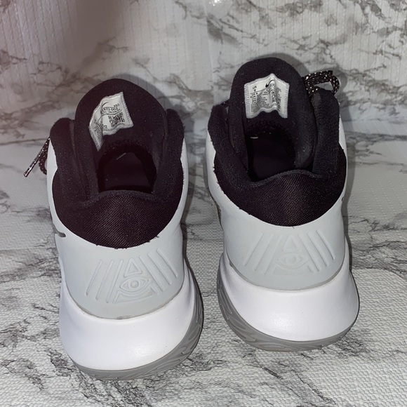 Nike Kyrie flytrap Wolf Grey / Black sneakers men’s size 9 - Picture 4 of 12